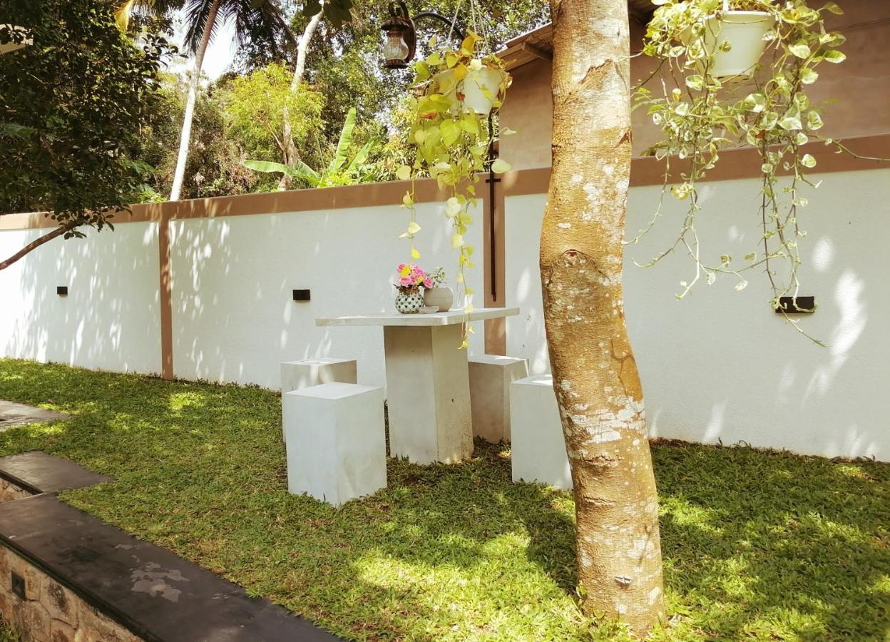 Ceylonima Home Stay Anuradhapura Esterno foto