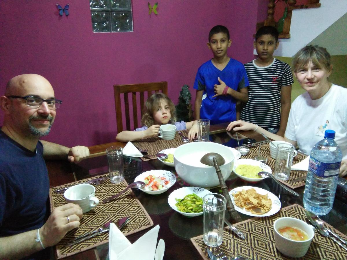 Ceylonima Home Stay Anuradhapura Esterno foto